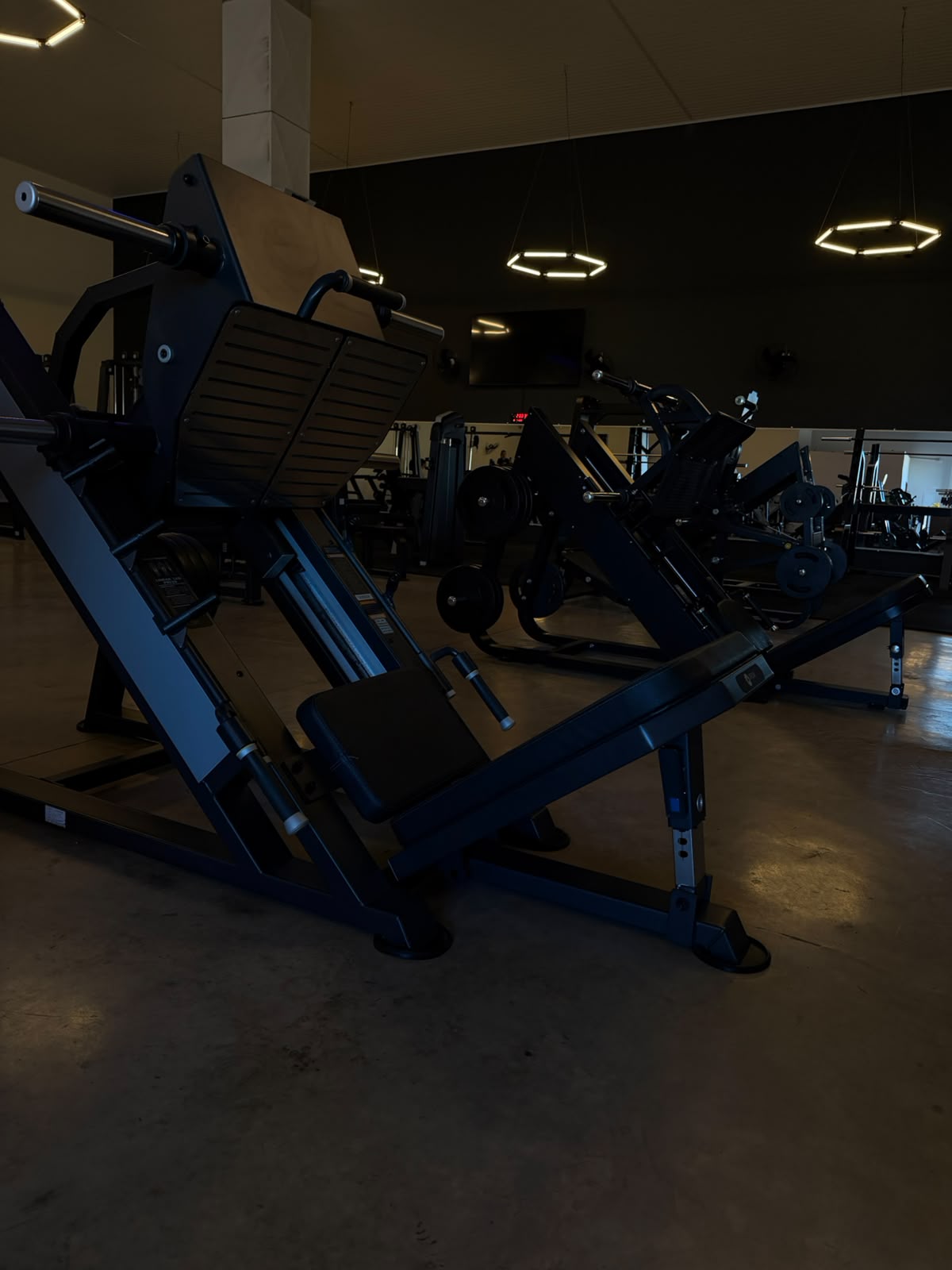 Esteiras da área de cardio da Unidade 1