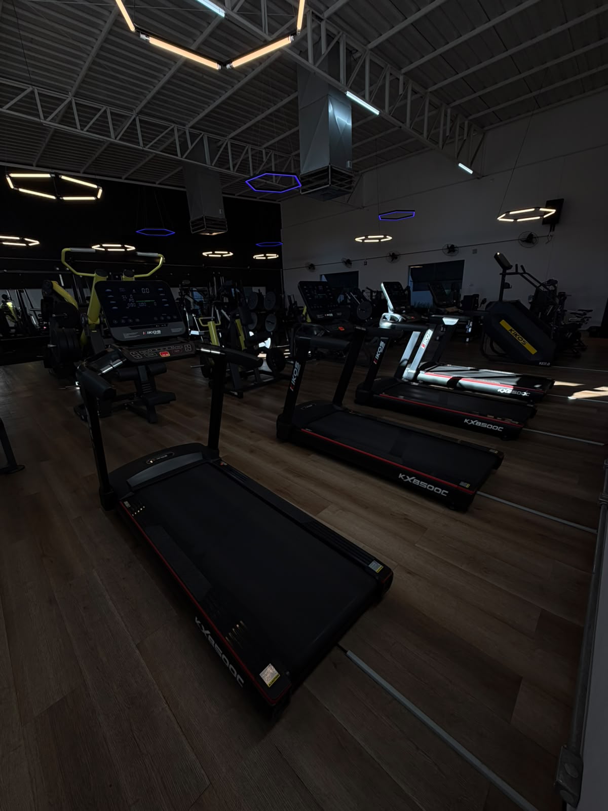 Esteiras da área de cardio da Unidade 2